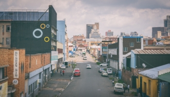 A new CMCC study analyzes the relationship between temperature and inequality in South Africa and highlights the benefits of decarbonization in terms of reducing socioeconomic disparities and increasing population well-being.