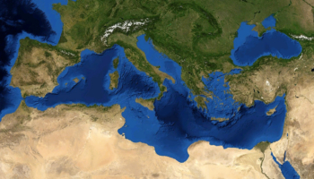 Le ondate di calore marina (MHWs) hanno un forte impatto non solo sugli ecosistemi marini, ma anche sull'economia e la società. Il CMCC si sta affermando tra i  protagonisti nello studio delle MHWs, come dimostrato da un nuovo articolo che coinvolge la ricercatrice del CMCC Simona Masina, in cui si analizzano gli sviluppi più recenti e aggiornati nel settore. Dalla struttura tridimensionale e l'evoluzione di questi estremi, ai loro fattori scatenanti, alle proiezioni future e alla predicibilità, la ricerca sulle MHWs è fondamentale nella definizione e il supporto delle strategie di adattamento e mitigazione.